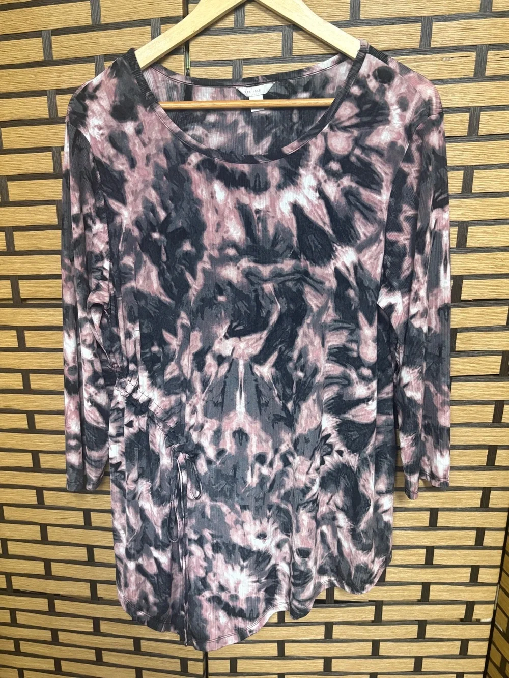Cato gray and pink tie dye asymmetrical  hem blouse size 14/16